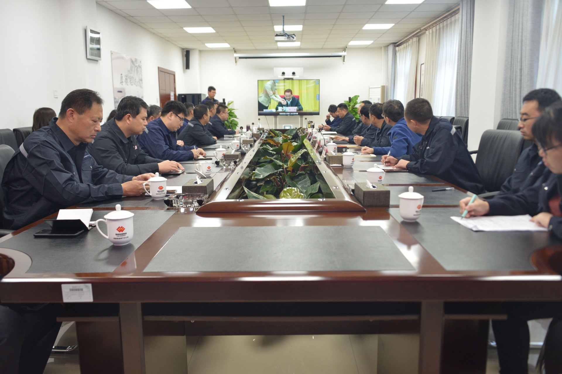 鐵路裝備肅寧分公司召開(kāi)學(xué)習(xí)貫徹黨的十九屆五中全會(huì)會(huì)議