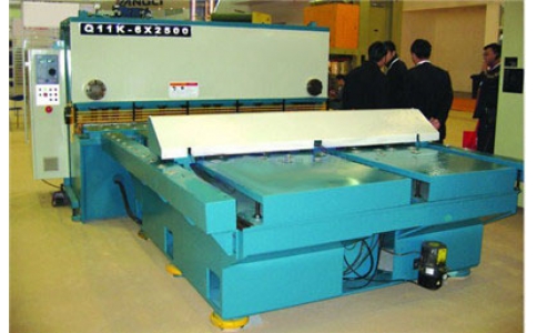 昆明剪板機(jī)數(shù)控改造，安裝數(shù)控剪板機(jī)前置送料機(jī)