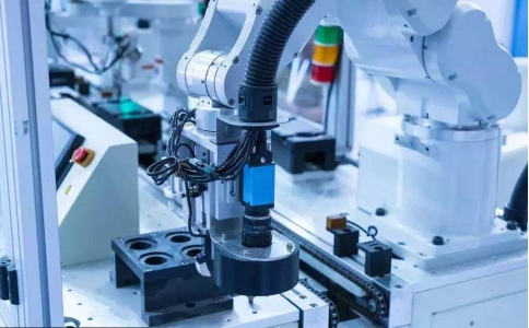 疫情推動工業(yè)企業(yè)智能制造進程，工業(yè)機器人 自動化生產、線上辦公成應對利器